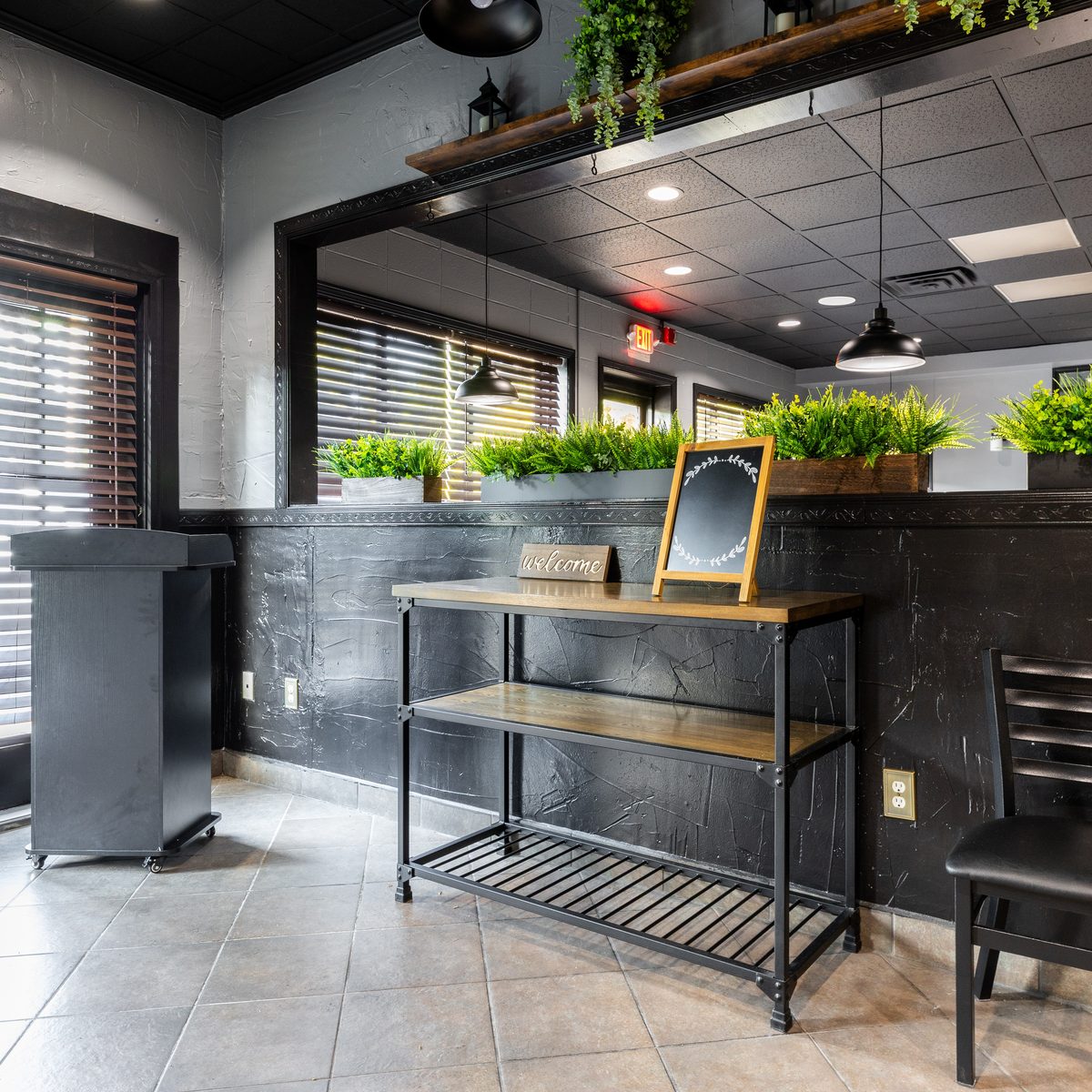 Welcome to Black Dog Tavern
